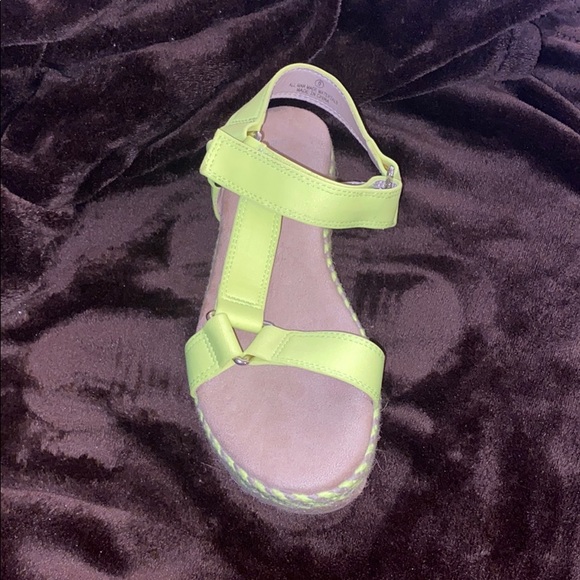 Sandals - Picture 2 of 3